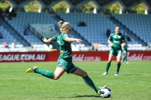 Ellie Brush in action for Canberra against Victory. Photo: Emily Mogic Photography